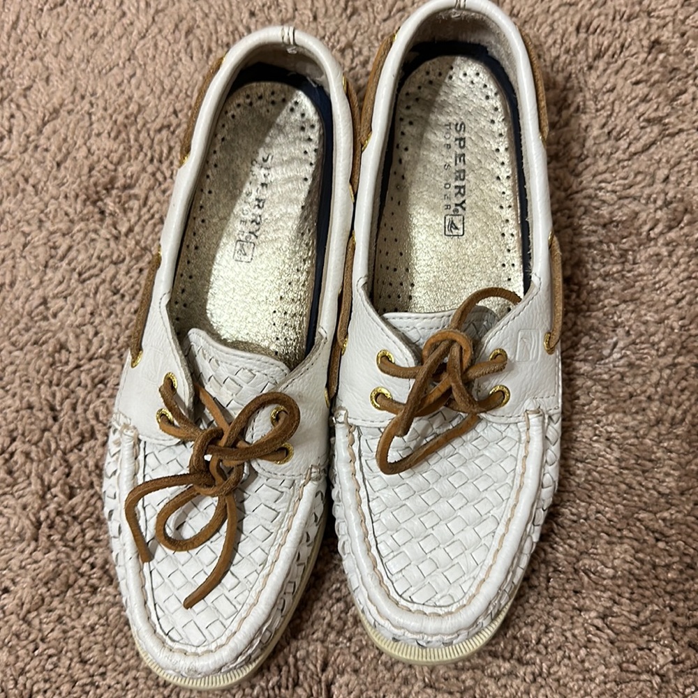 White woven sperry